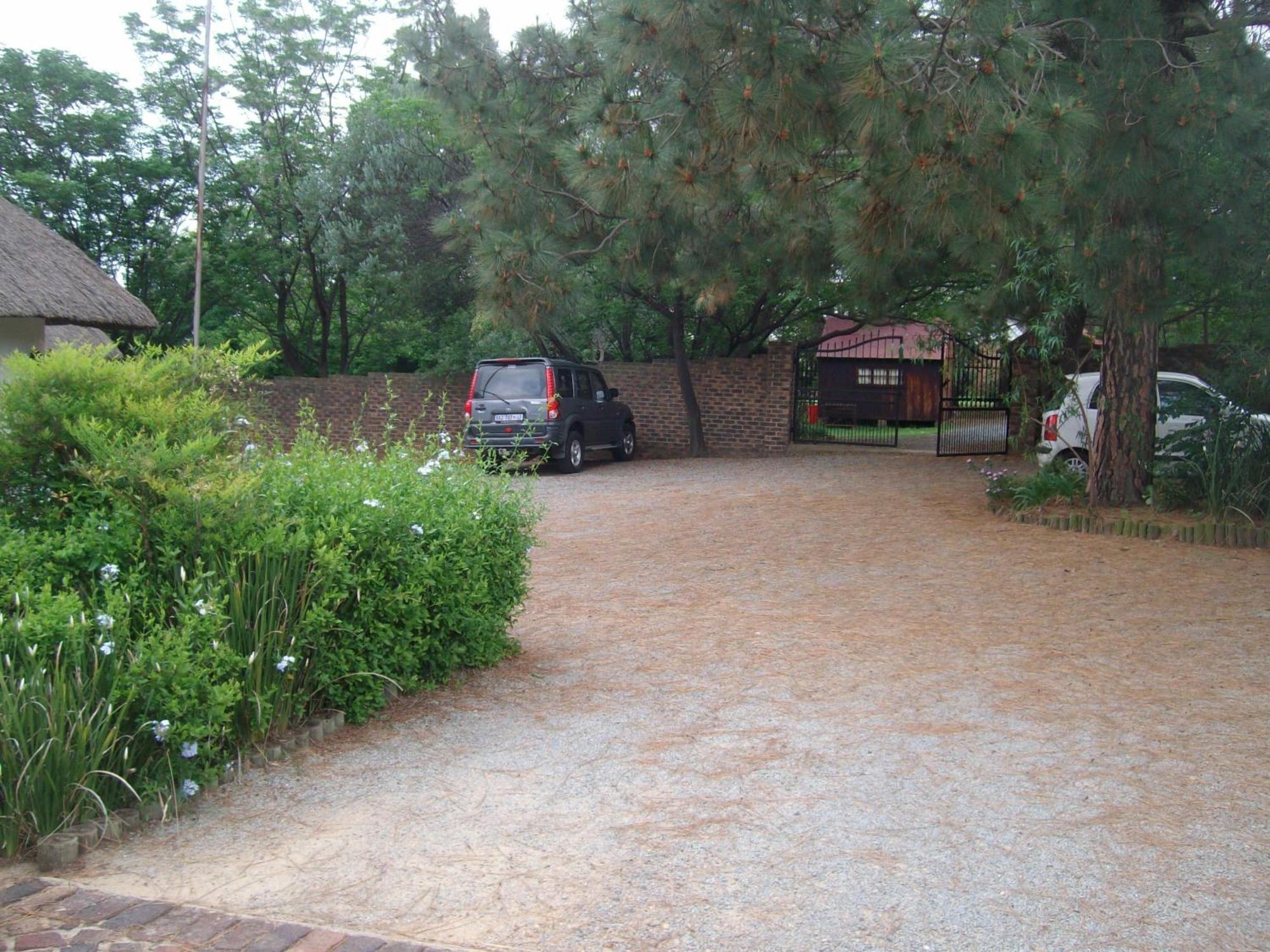 Oaktree Lodge Guest House Kyalami Exterior photo